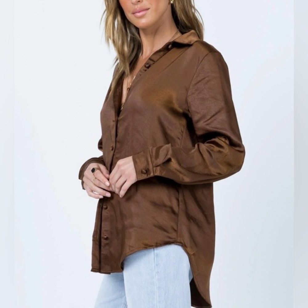 Princess polly Brown Vintage Vibe Satin Button down Blouse
Size 2 90s